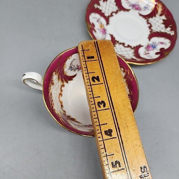 Vintage Royal Chelsea Roses medallion Bone China Tea Cup & Saucer Set England - Picture 7 of 8